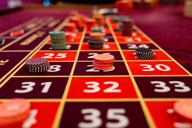 sumoqq live roulette wheel spin with real croupier in broadcast studio